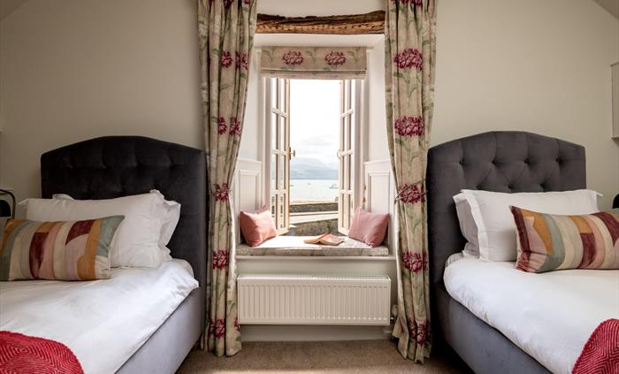 Spacious twin bedroom